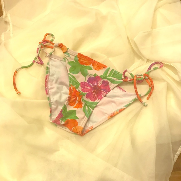 Wet Seal Other - Wet Seal Tropical Bikini Bottoms Small FREE SHIP
